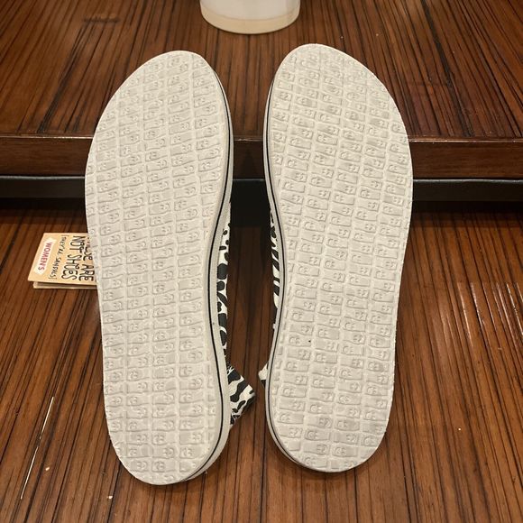 SANUK WOMEN’S SIZE 6 SHORTY LEPPATYGA ANIMAL ZEBRA SLIP ON SHOES NEW RARE - Picture 7 of 7